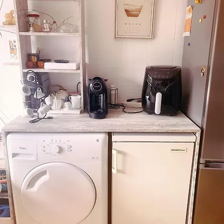 Daire Apartamento Com Boa Luz E Localizacao Em Lisboa. *