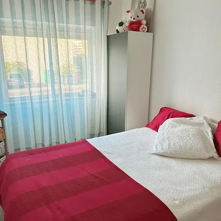 Apartamento Com Boa Luz E Localizacao Em Lisboa. Daire